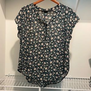 Like new Fun 2 Fun short sleeve blouse